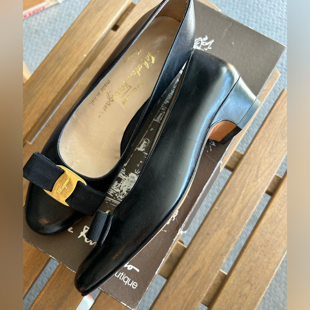 Salvatore Ferragamo black leather shoes 6B - Picture 2 of 7